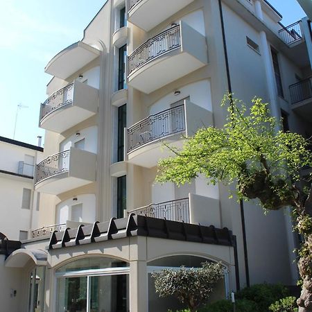 Hotel Ivana Misano Adriatico Exterior foto