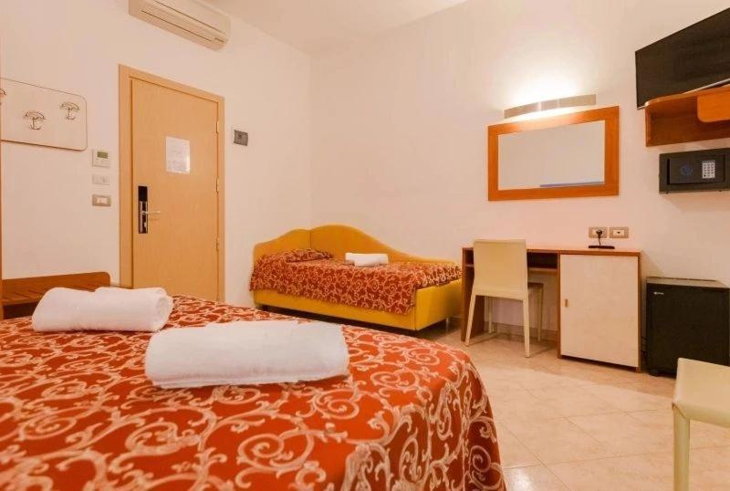 Hotel Ivana Misano Adriatico Exterior foto