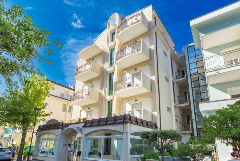 Hotel Ivana Misano Adriatico Exterior foto